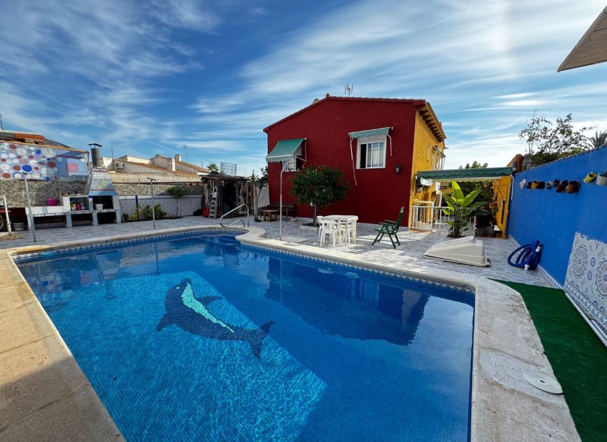 Resale - Villa -
Punta Prima
