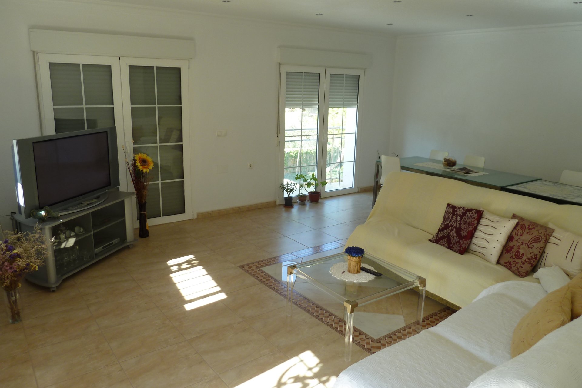 Resale - Villa -
Rojales