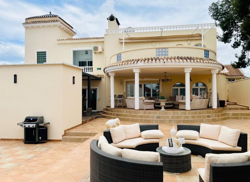 Resale - Villa -
San Miguel de Salinas