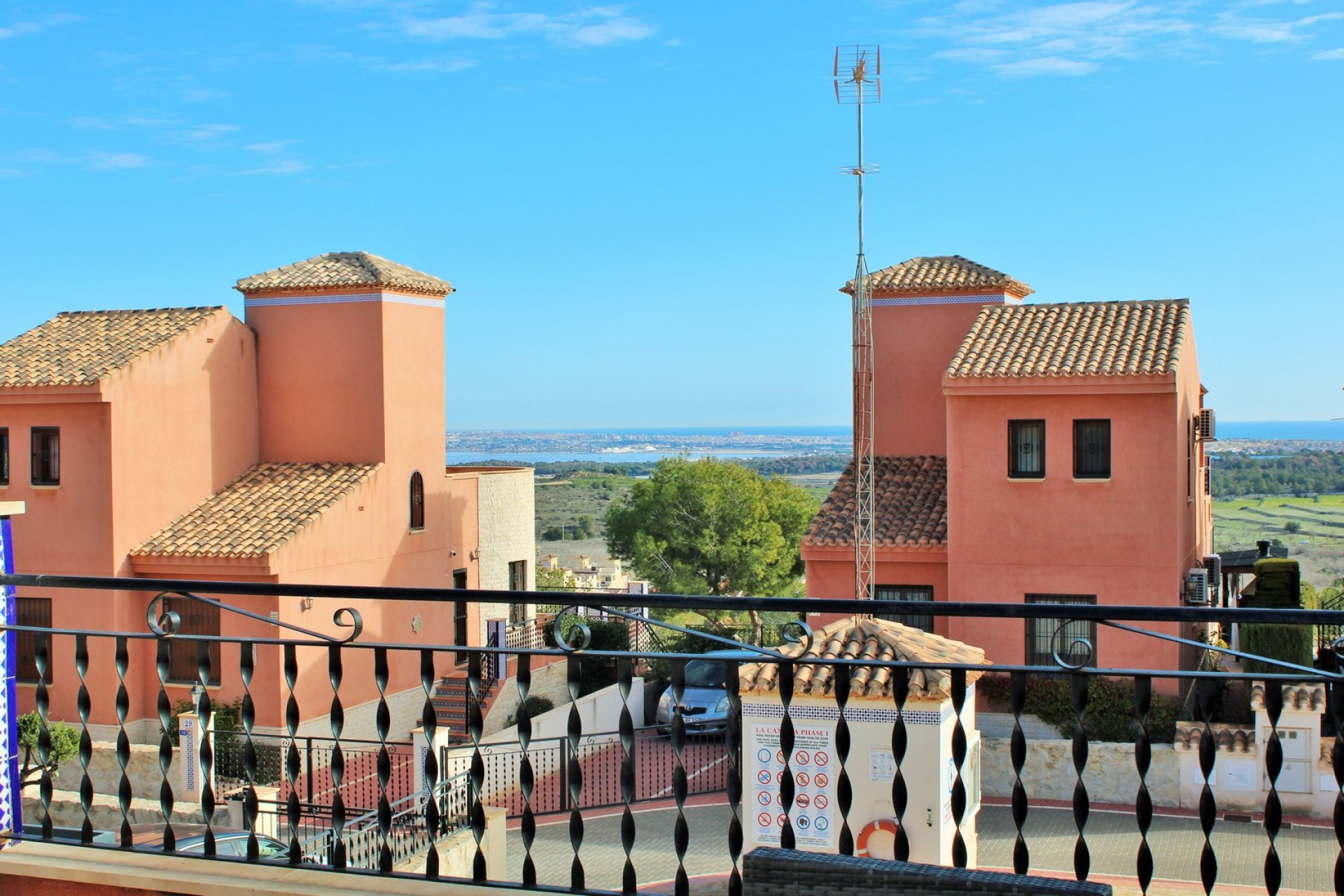 Resale - Villa -
San Miguel de Salinas