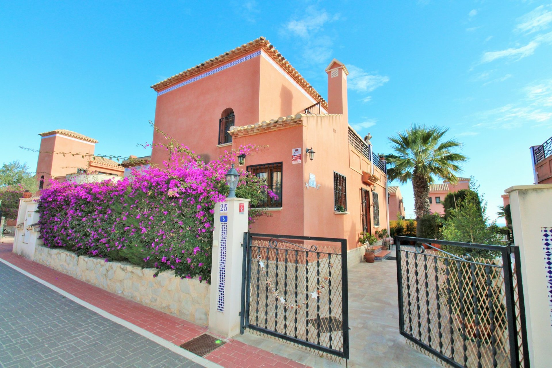 Resale - Villa -
San Miguel de Salinas