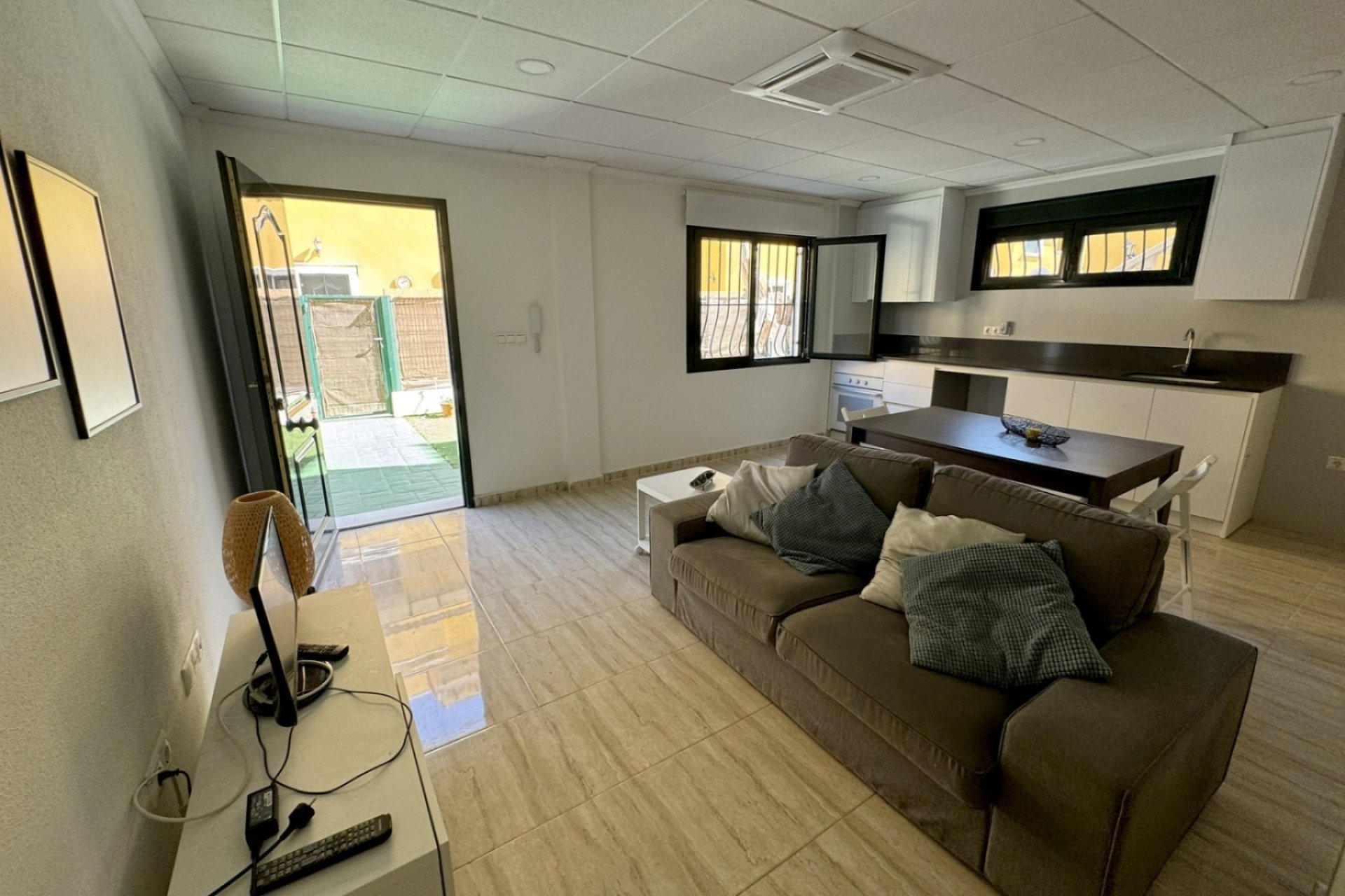 Resale - Villa / Semi-detached -
Ciudad Quesada