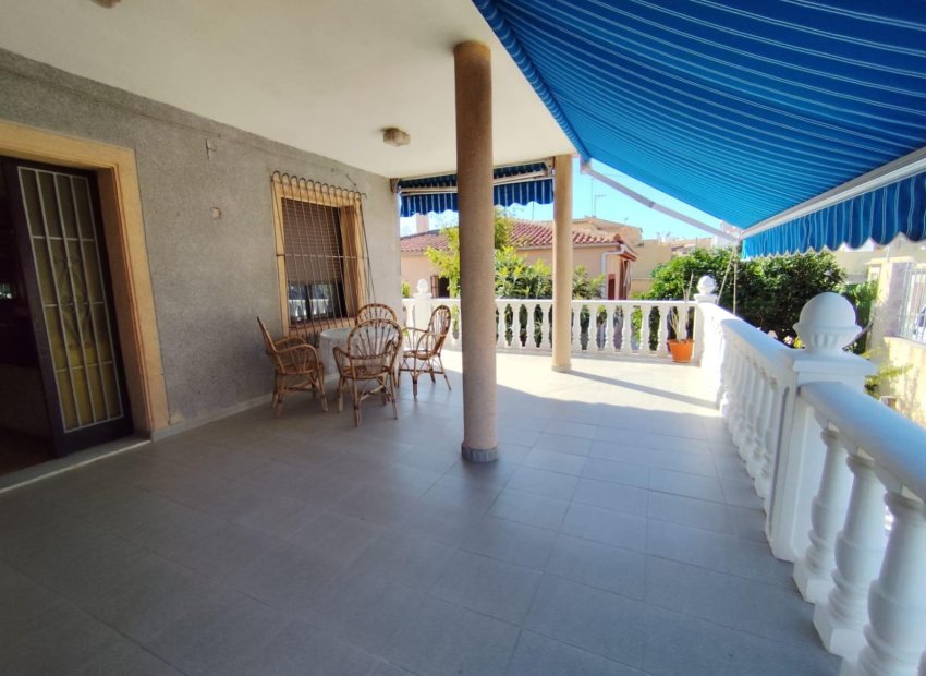 Resale - Villa -
Torrevieja - Center