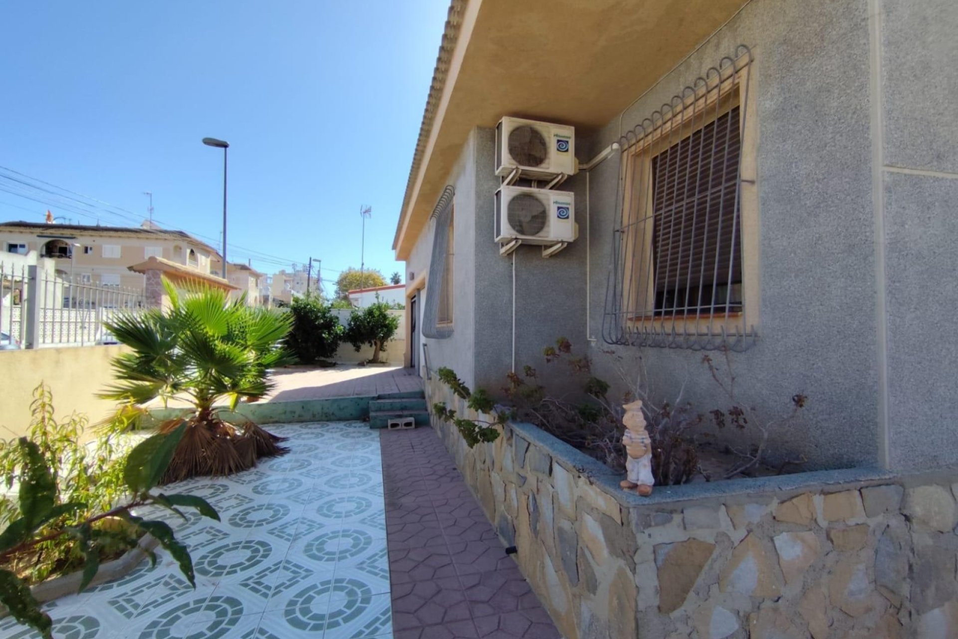 Resale - Villa -
Torrevieja - Center