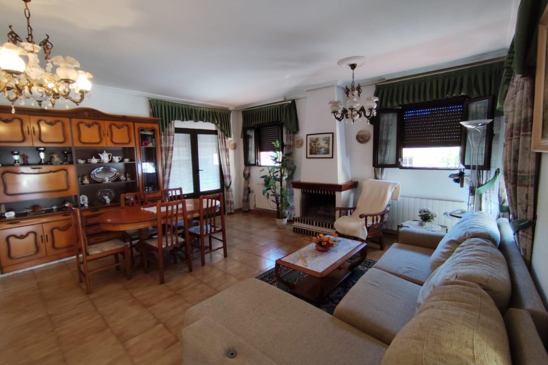 Resale - Villa -
Torrevieja - Center