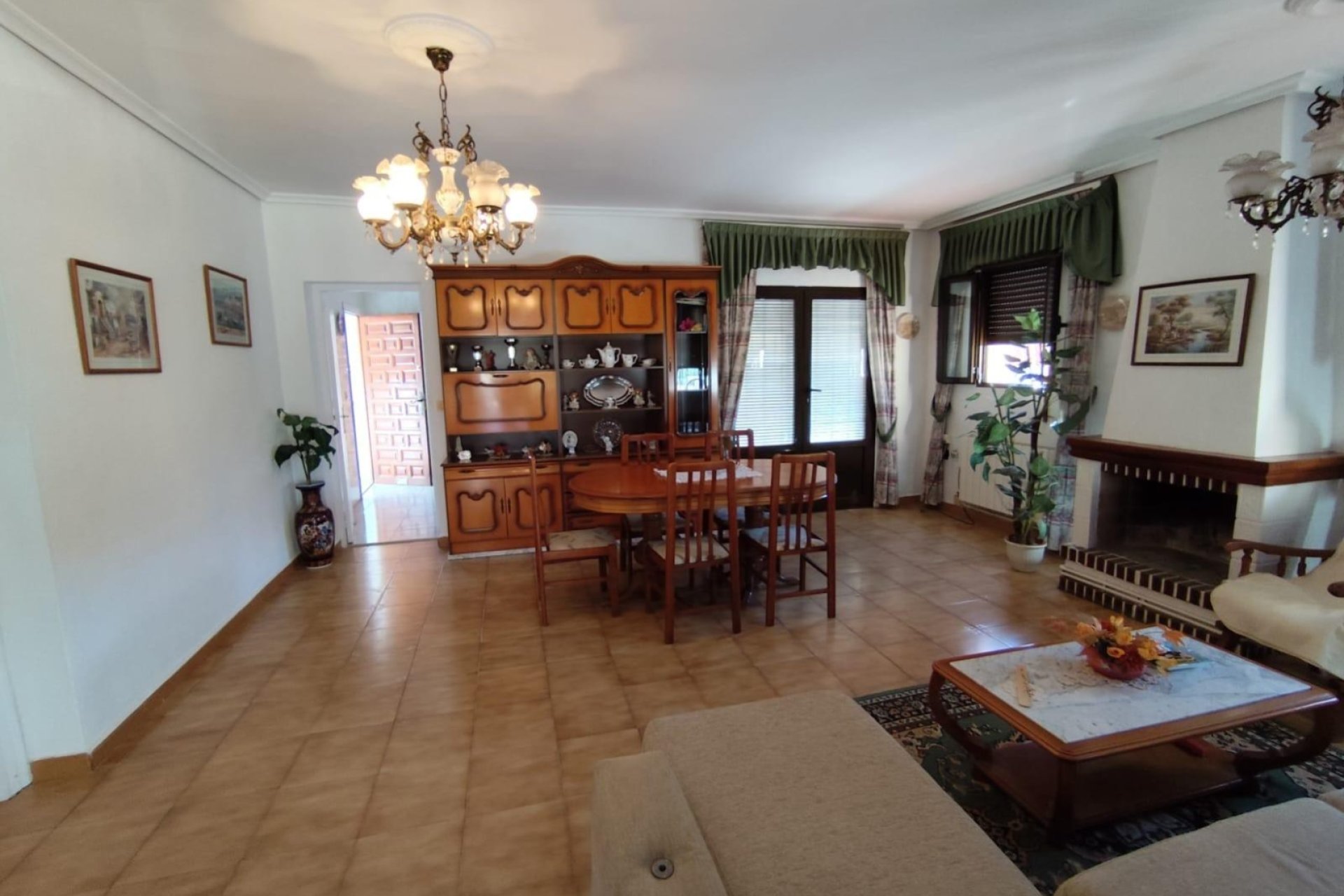 Resale - Villa -
Torrevieja - Center