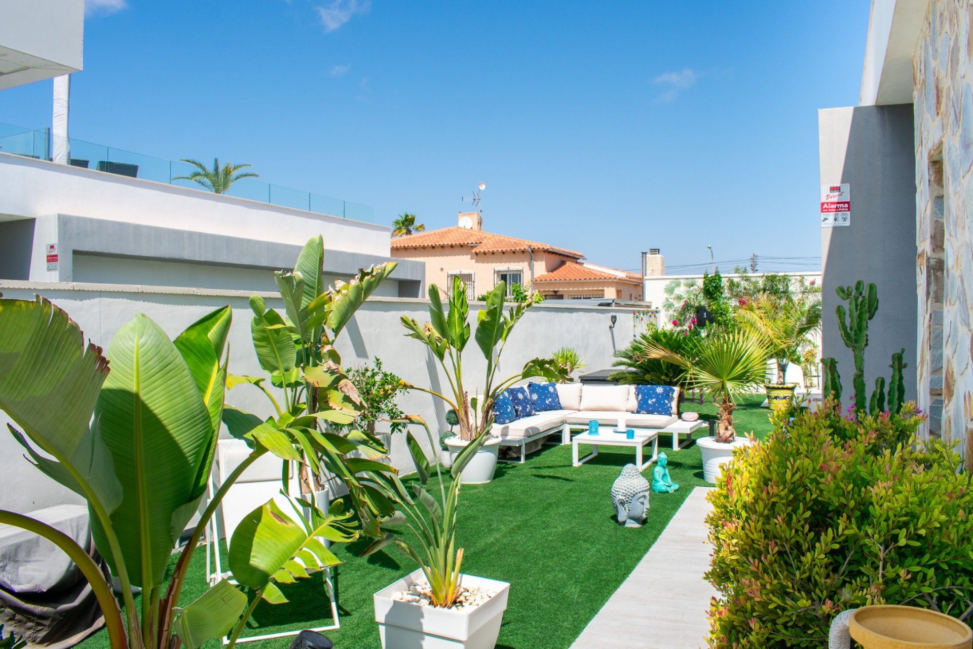 Resale - Villa -
Torrevieja - El Chaparral