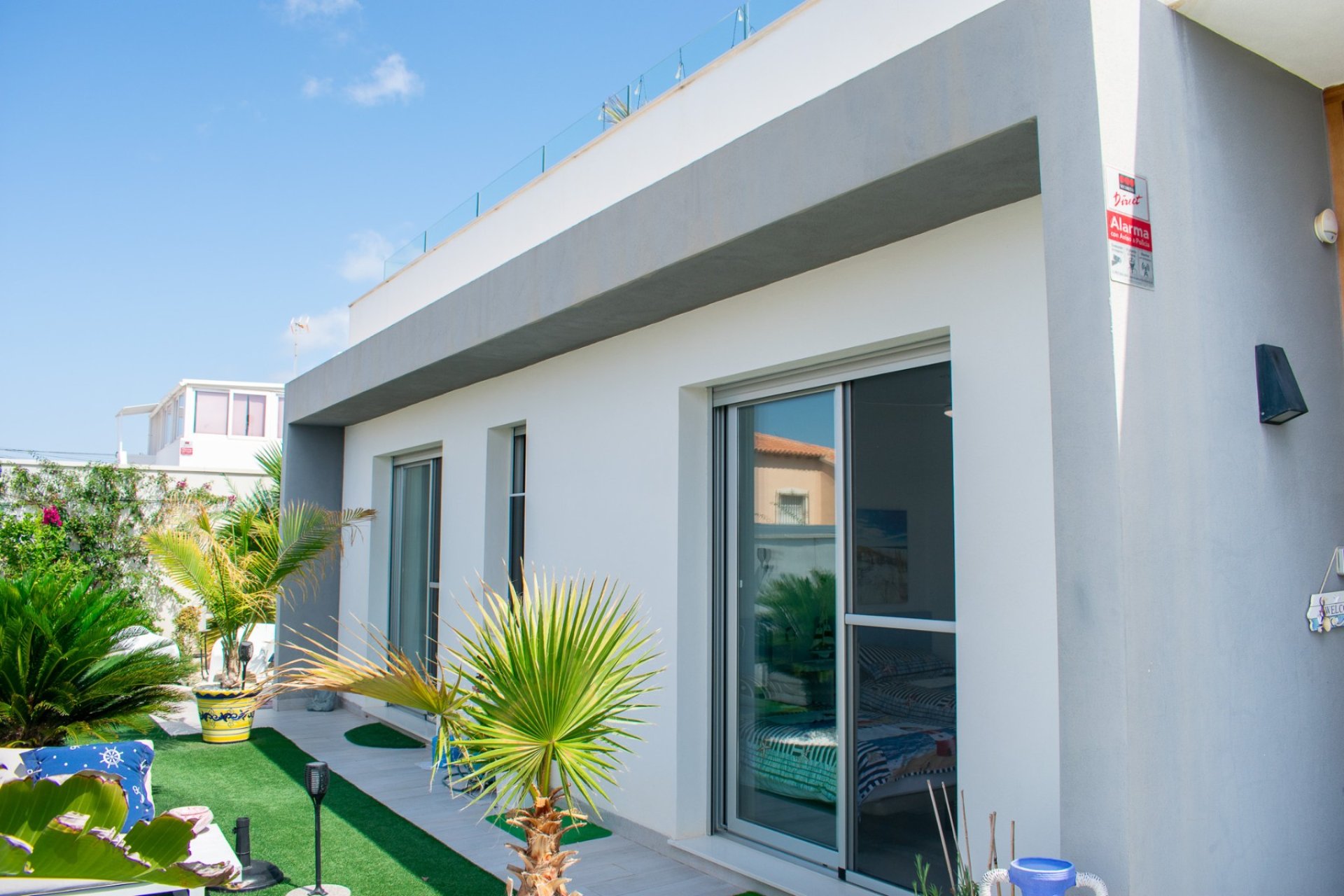 Resale - Villa -
Torrevieja - El Chaparral