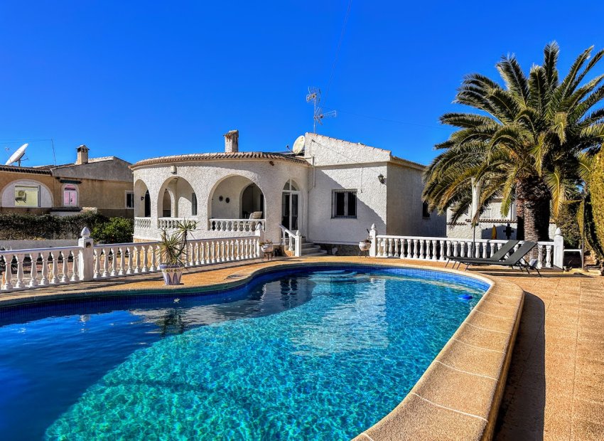 Resale - Villa -
Torrevieja - El Chaparral