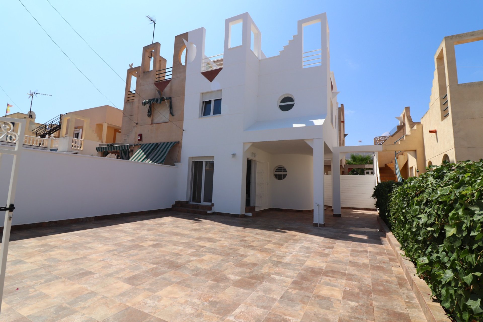 Resale - Villa -
Torrevieja - El Salado