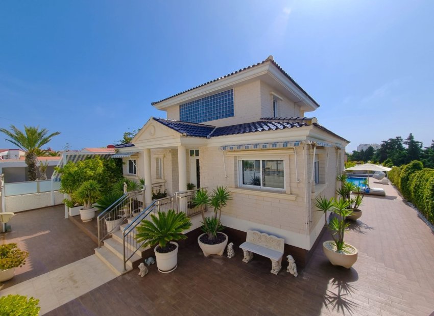 Resale - Villa -
Torrevieja - La Mata