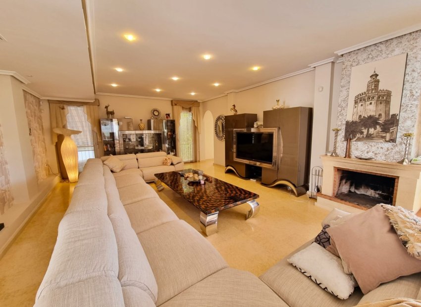 Resale - Villa -
Torrevieja - La Mata