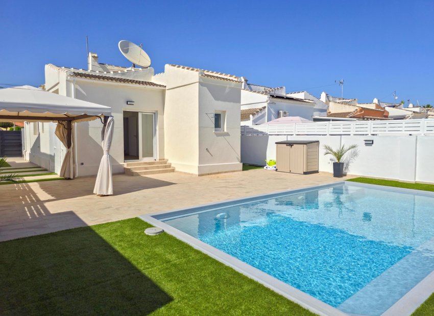 Resale - Villa -
Torrevieja - La Siesta