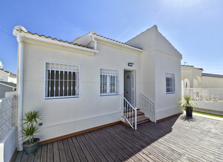 Resale - Villa -
Torrevieja - La Siesta