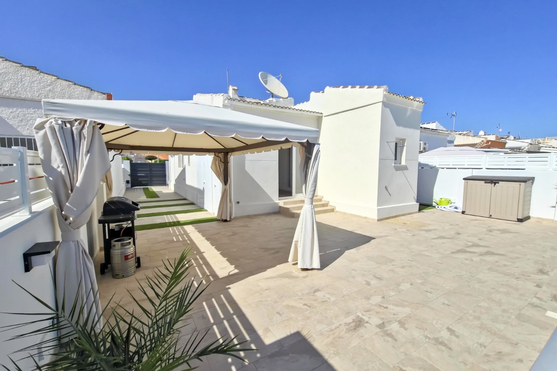 Resale - Villa -
Torrevieja - La Siesta