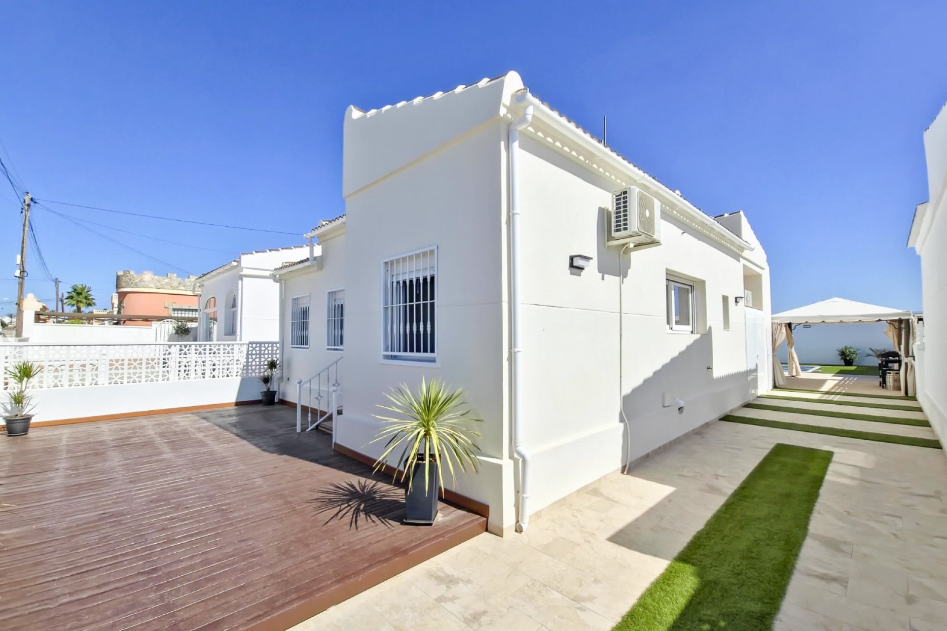 Resale - Villa -
Torrevieja - La Siesta