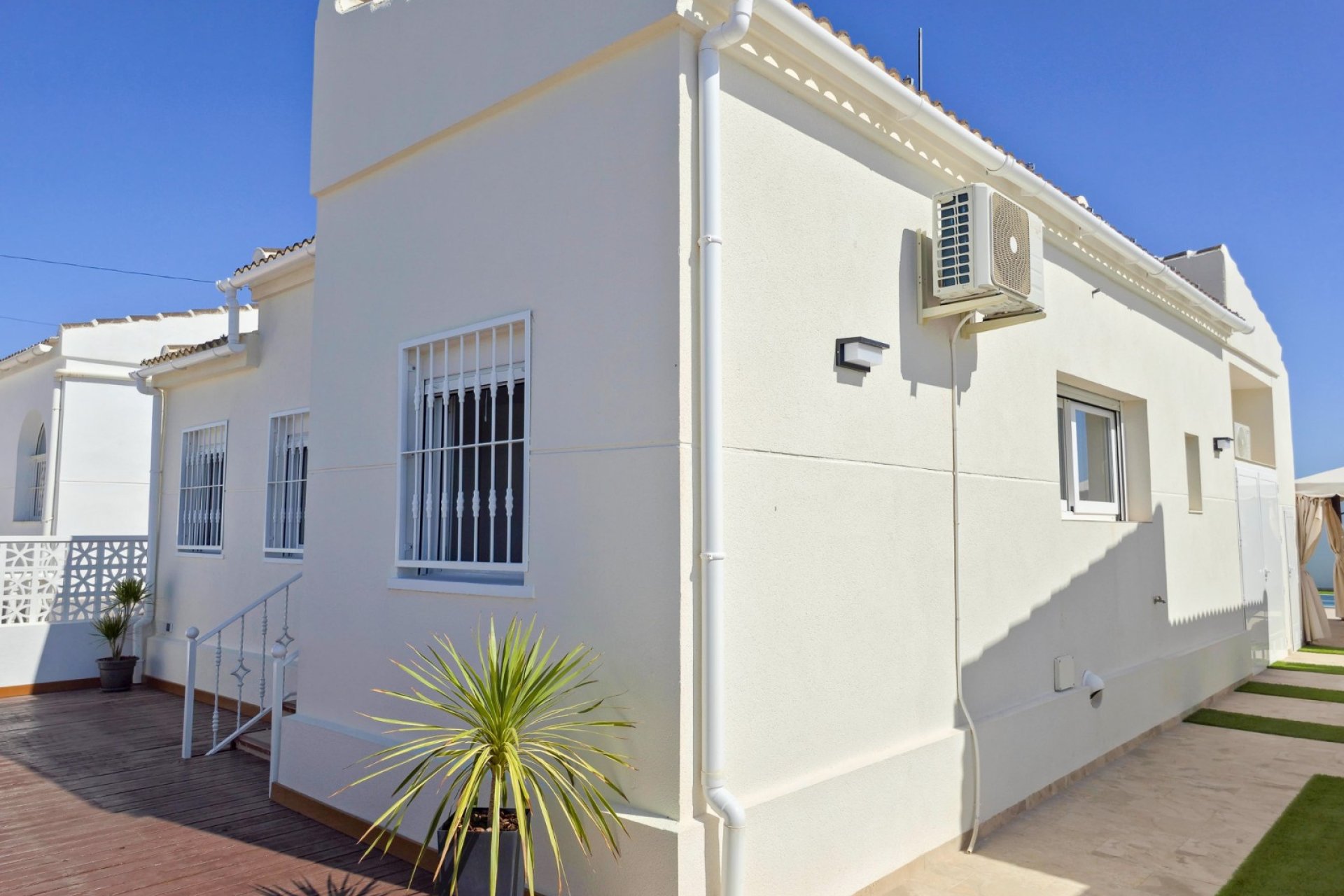 Resale - Villa -
Torrevieja - La Siesta