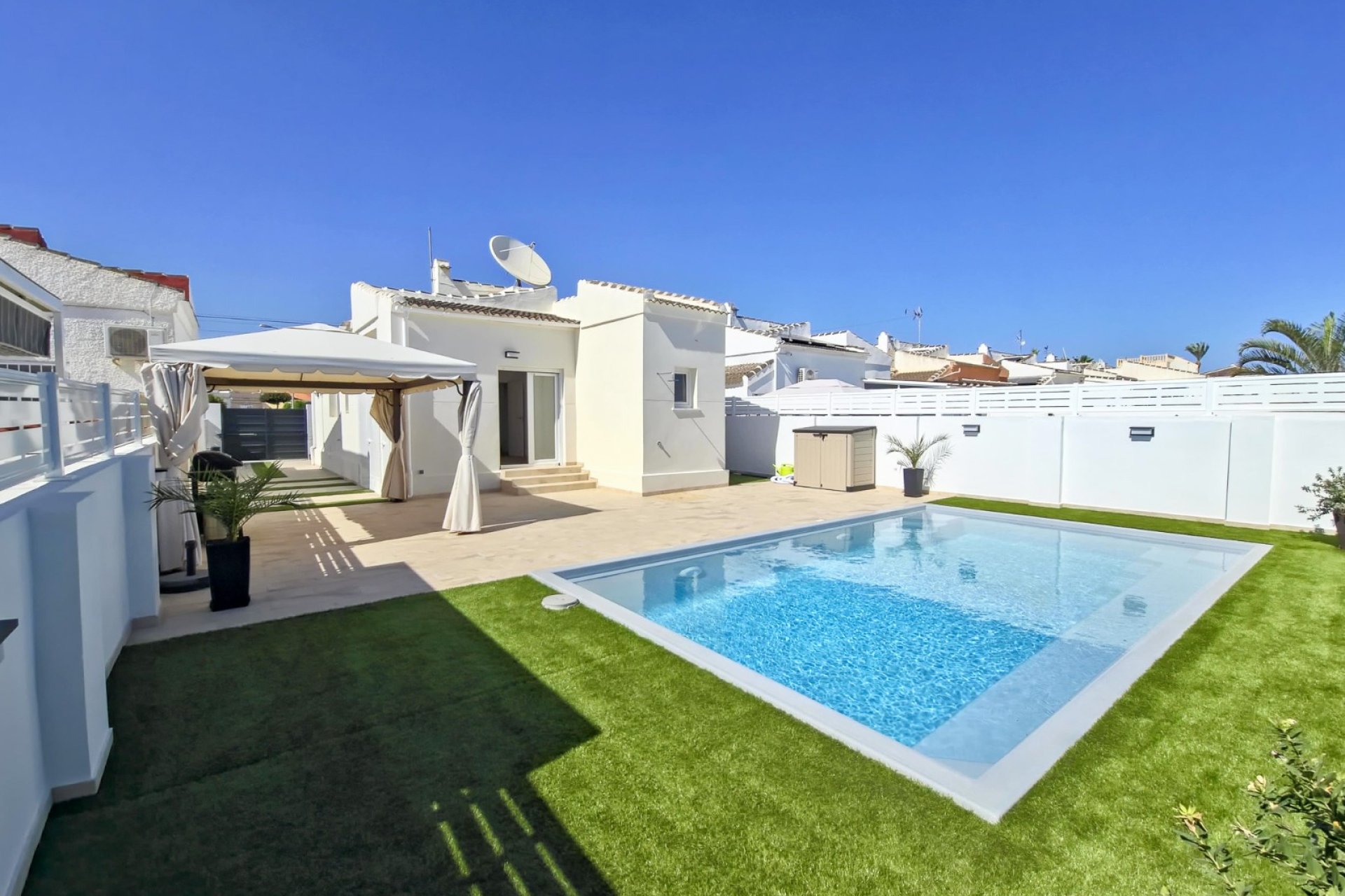 Resale - Villa -
Torrevieja - La Siesta