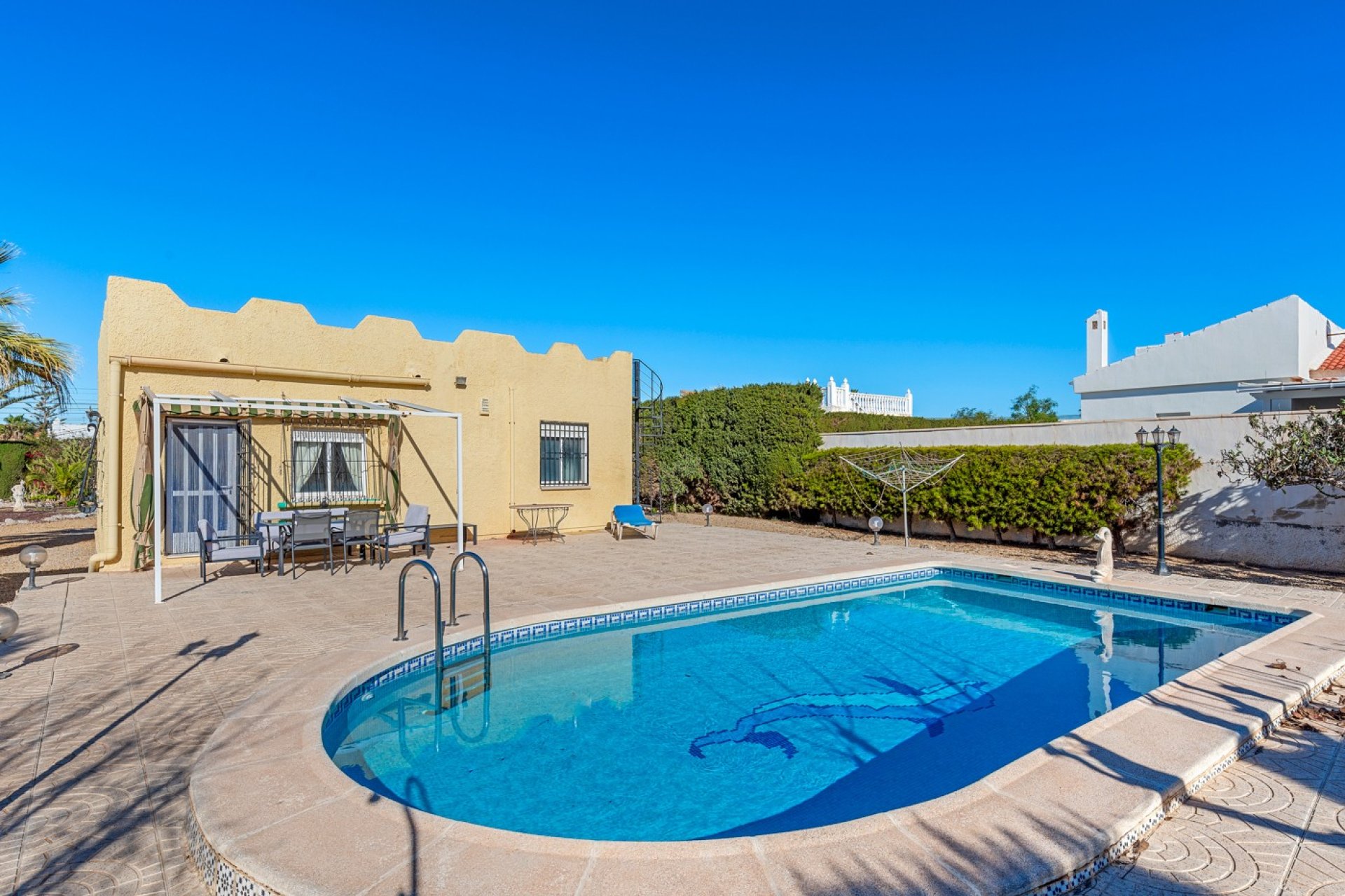 Resale - Villa -
Torrevieja - La Siesta