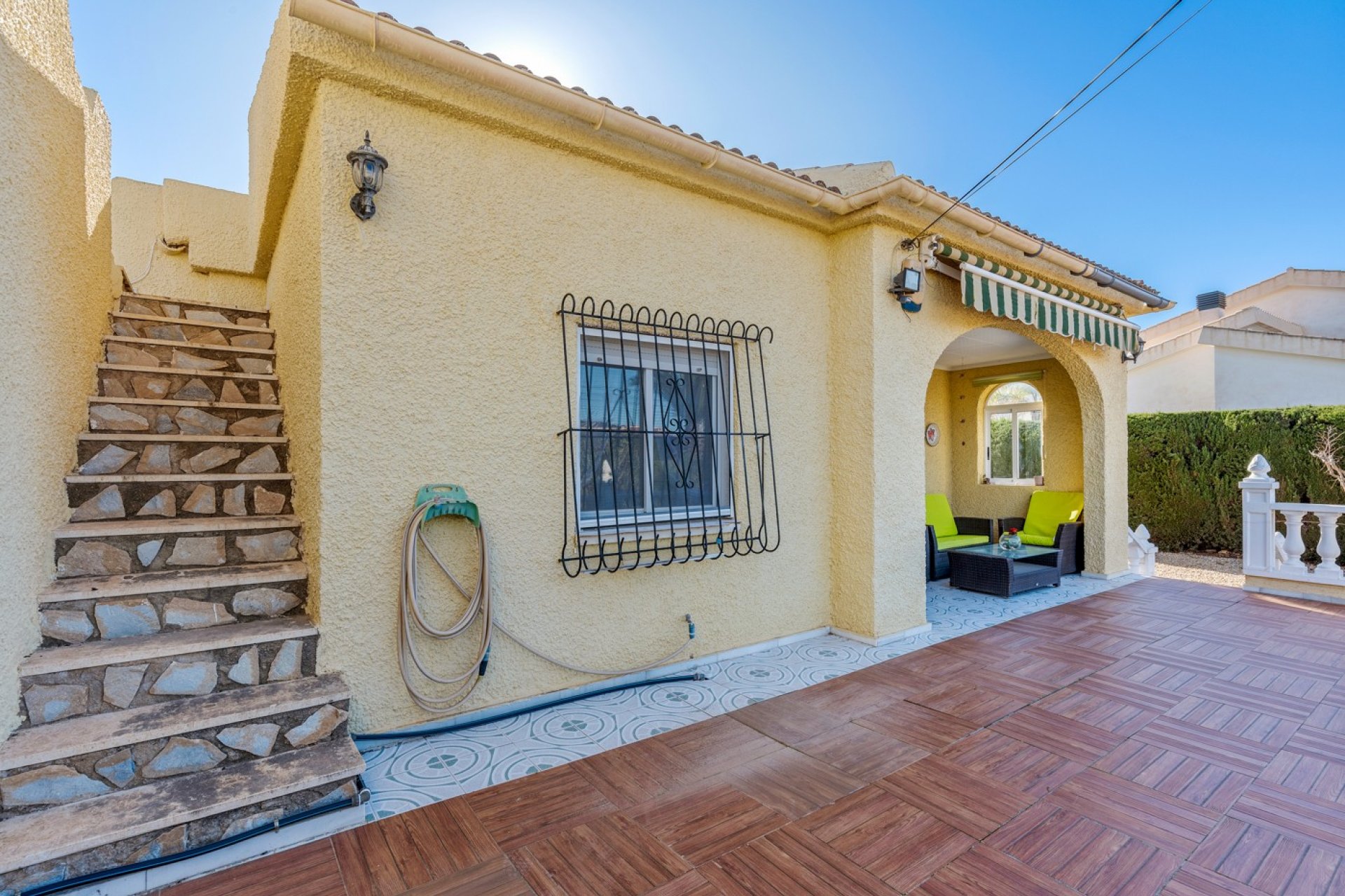 Resale - Villa -
Torrevieja - La Siesta