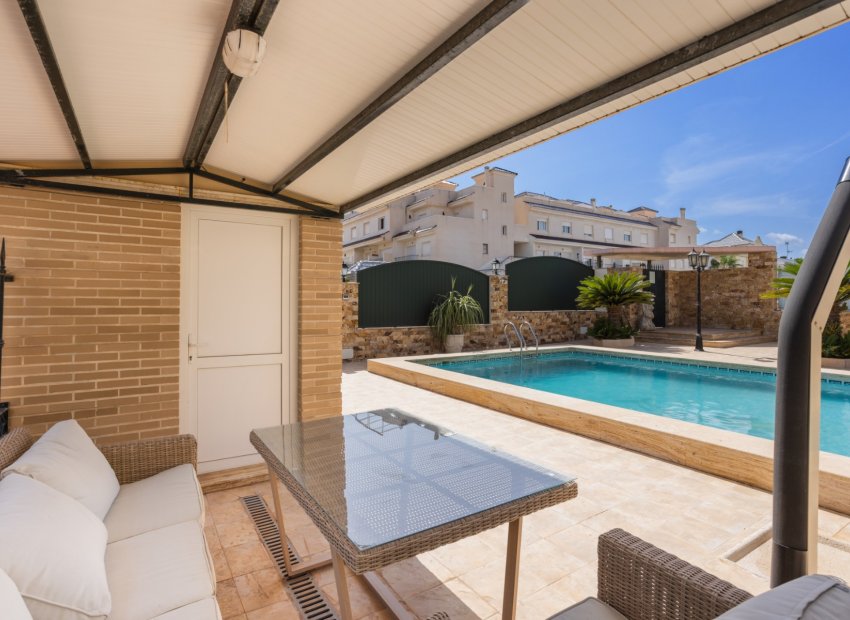 Resale - Villa -
Torrevieja - La veleta