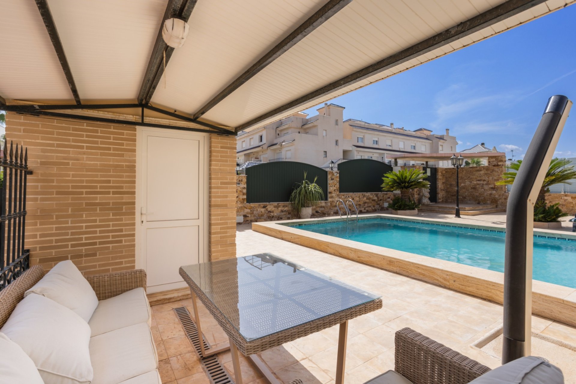 Resale - Villa -
Torrevieja - La veleta