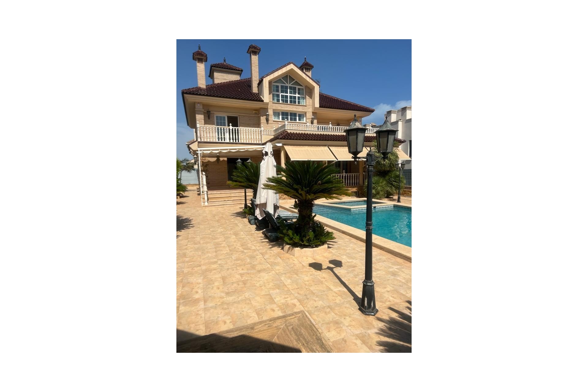 Resale - Villa -
Torrevieja - La veleta