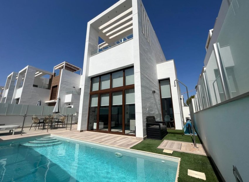 Resale - Villa -
Torrevieja - Los Balcones