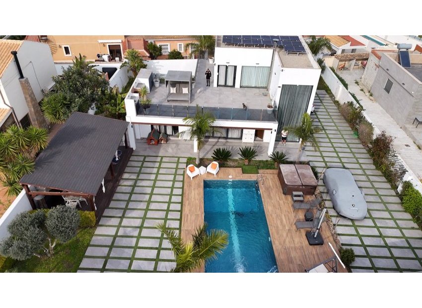 Resale - Villa -
Torrevieja - Los Balcones