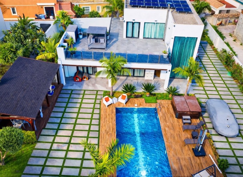 Resale - Villa -
Torrevieja - Los Balcones