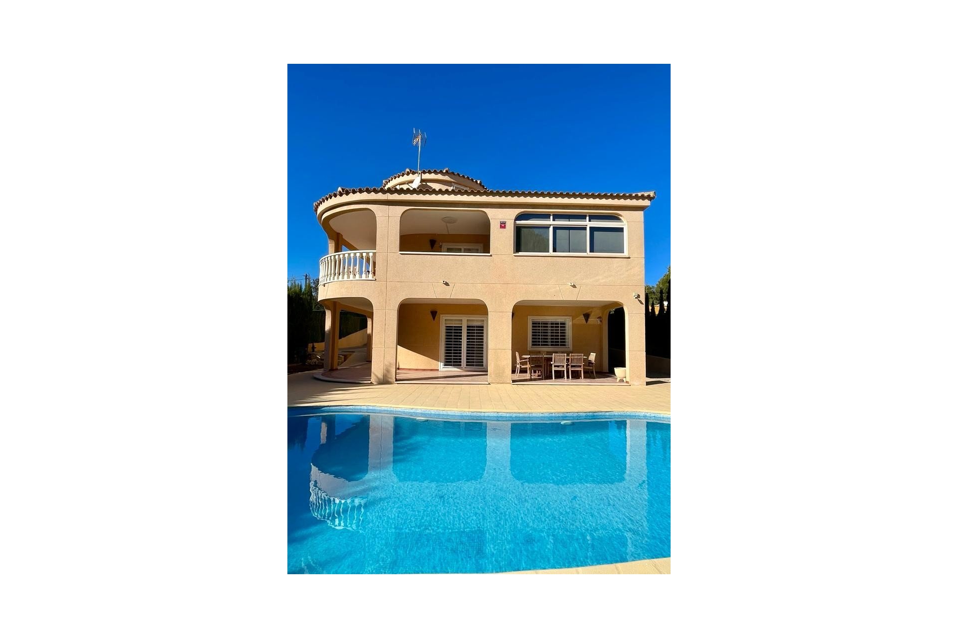 Resale - Villa -
Torrevieja - Los Balcones