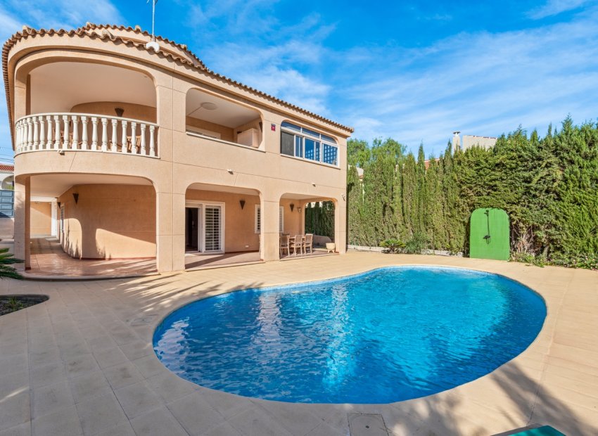 Resale - Villa -
Torrevieja - Los Balcones