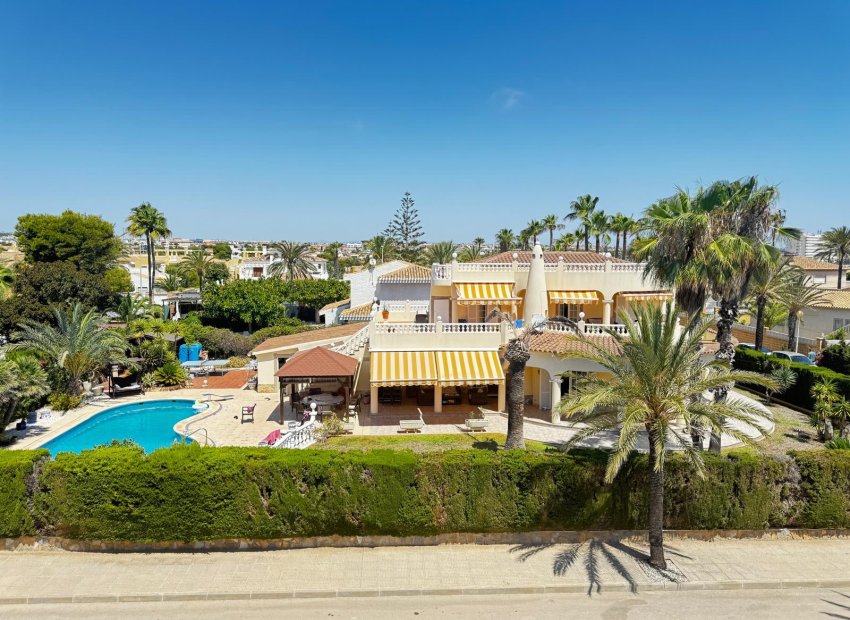 Resale - Villa -
Torrevieja - Punta Prima