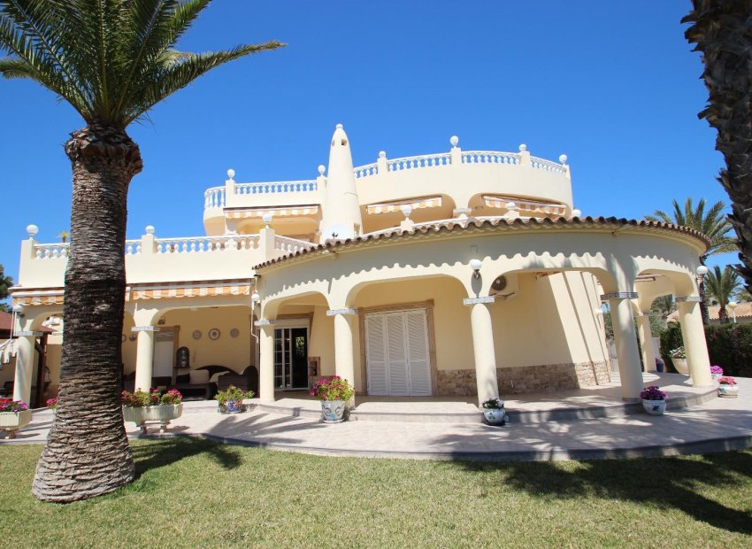 Resale - Villa -
Torrevieja - Punta Prima