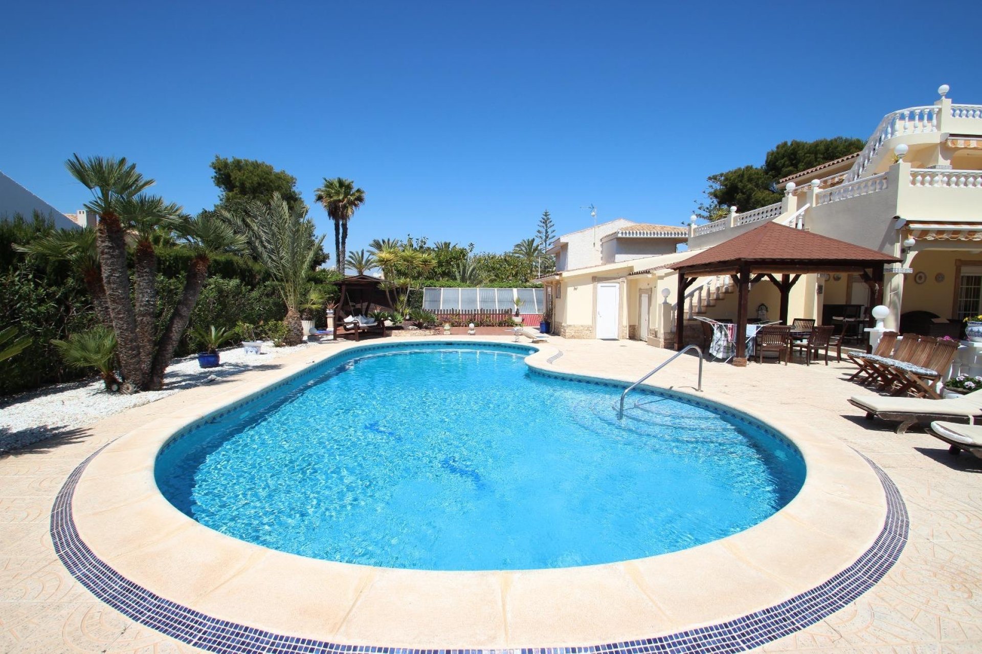 Resale - Villa -
Torrevieja - Punta Prima