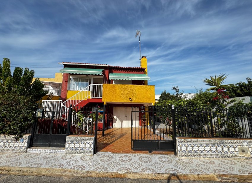 Resale - Villa -
Torrevieja - Punta Prima