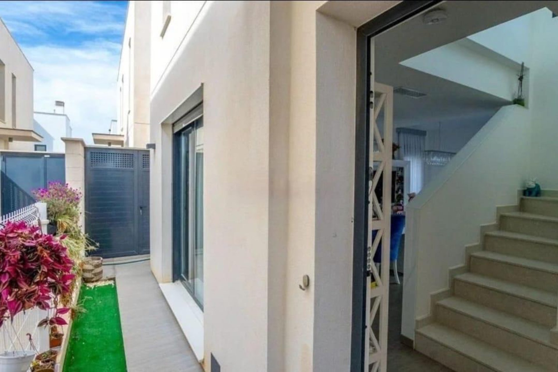 Resale - Villa -
Torrevieja - Punta Prima