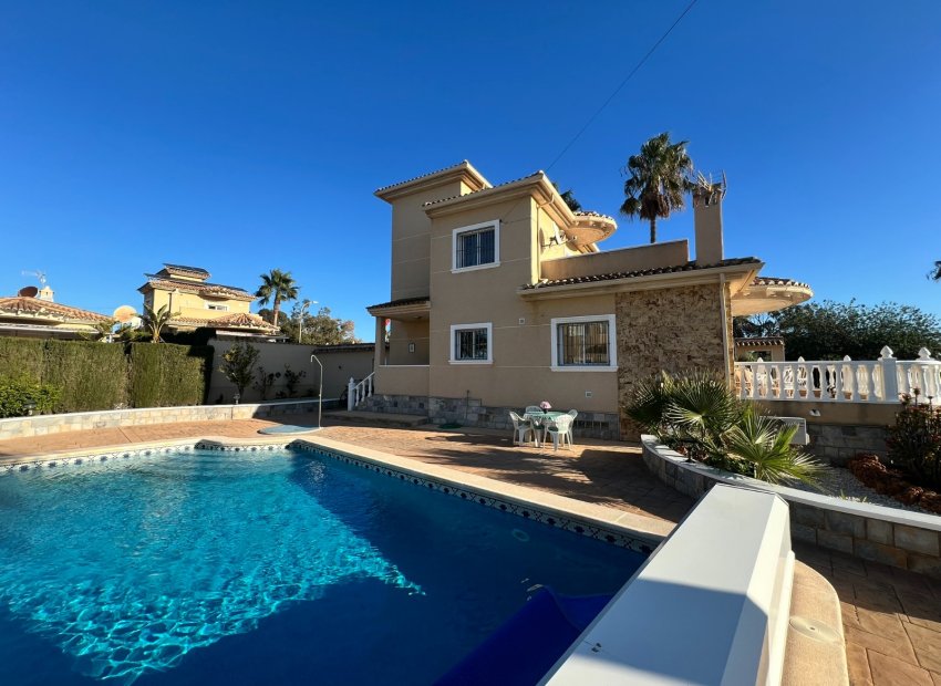 Resale - Villa -
Torrevieja - San Luis