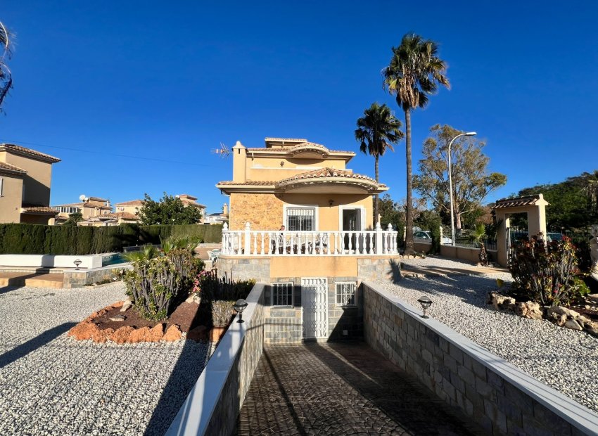 Resale - Villa -
Torrevieja - San Luis