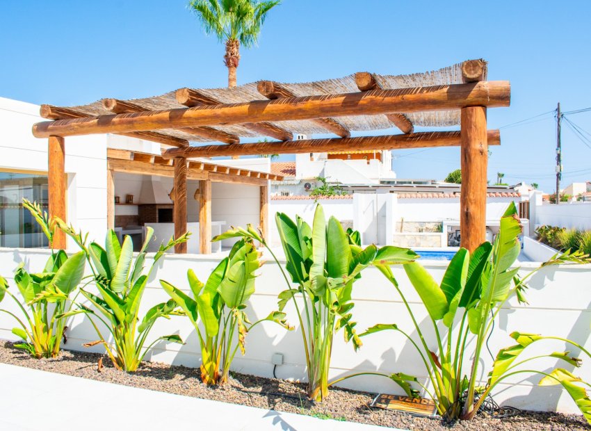 Resale - Villa -
Torrevieja - Torreta Florida