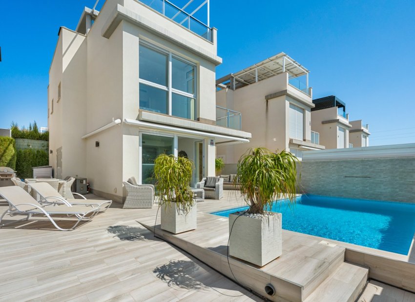 Resale - Villa -
Torrevieja