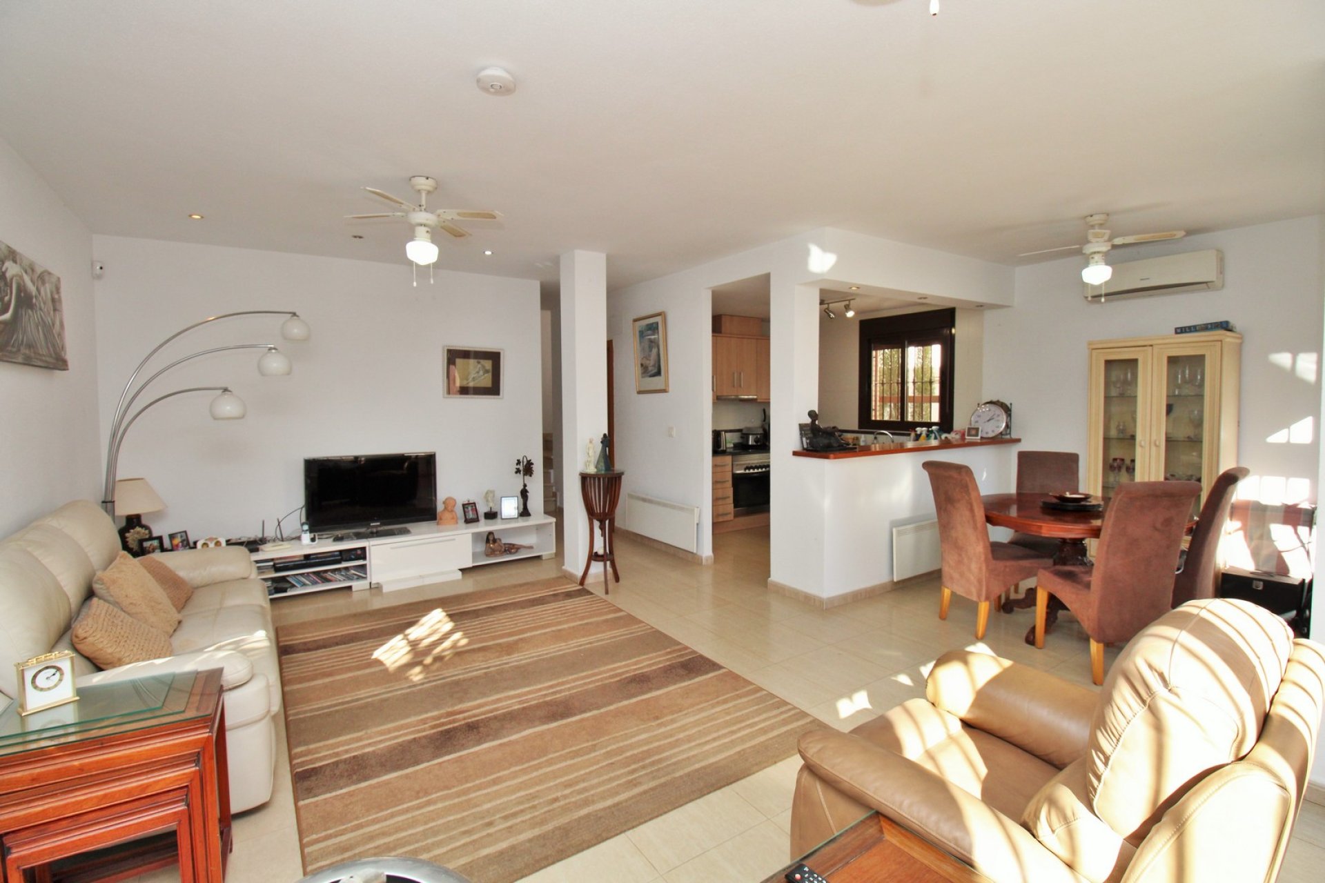 Resale - Villa -
Villamartín - PAU 8