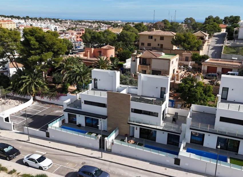 Resale - Villa -
Villamartín - Villamartin