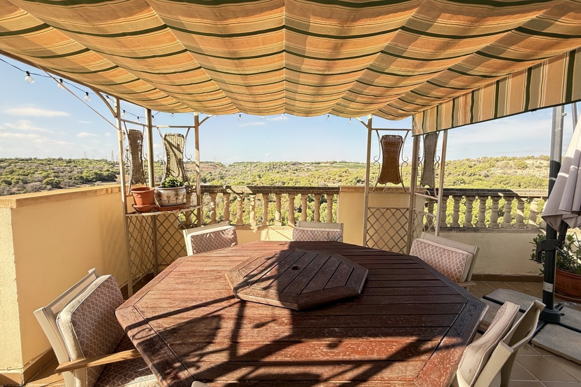 Resale - Villa -
Villamartín - Villamartin