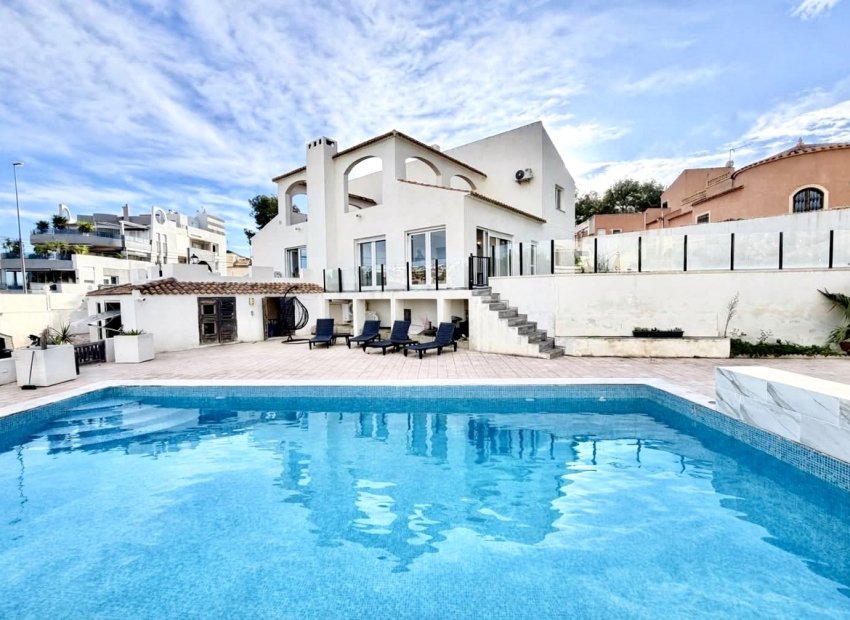 Resale - Villa -
Villamartín - Villamartin