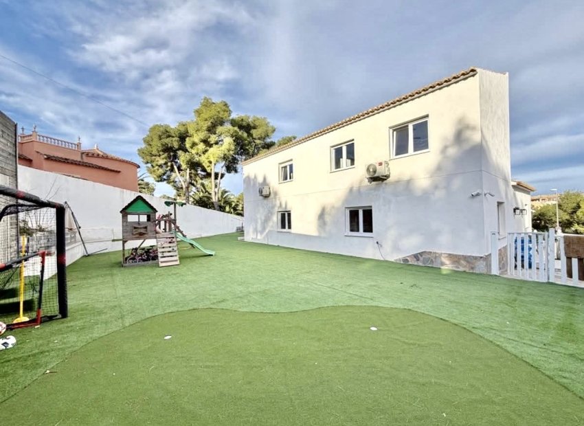 Resale - Villa -
Villamartín - Villamartin