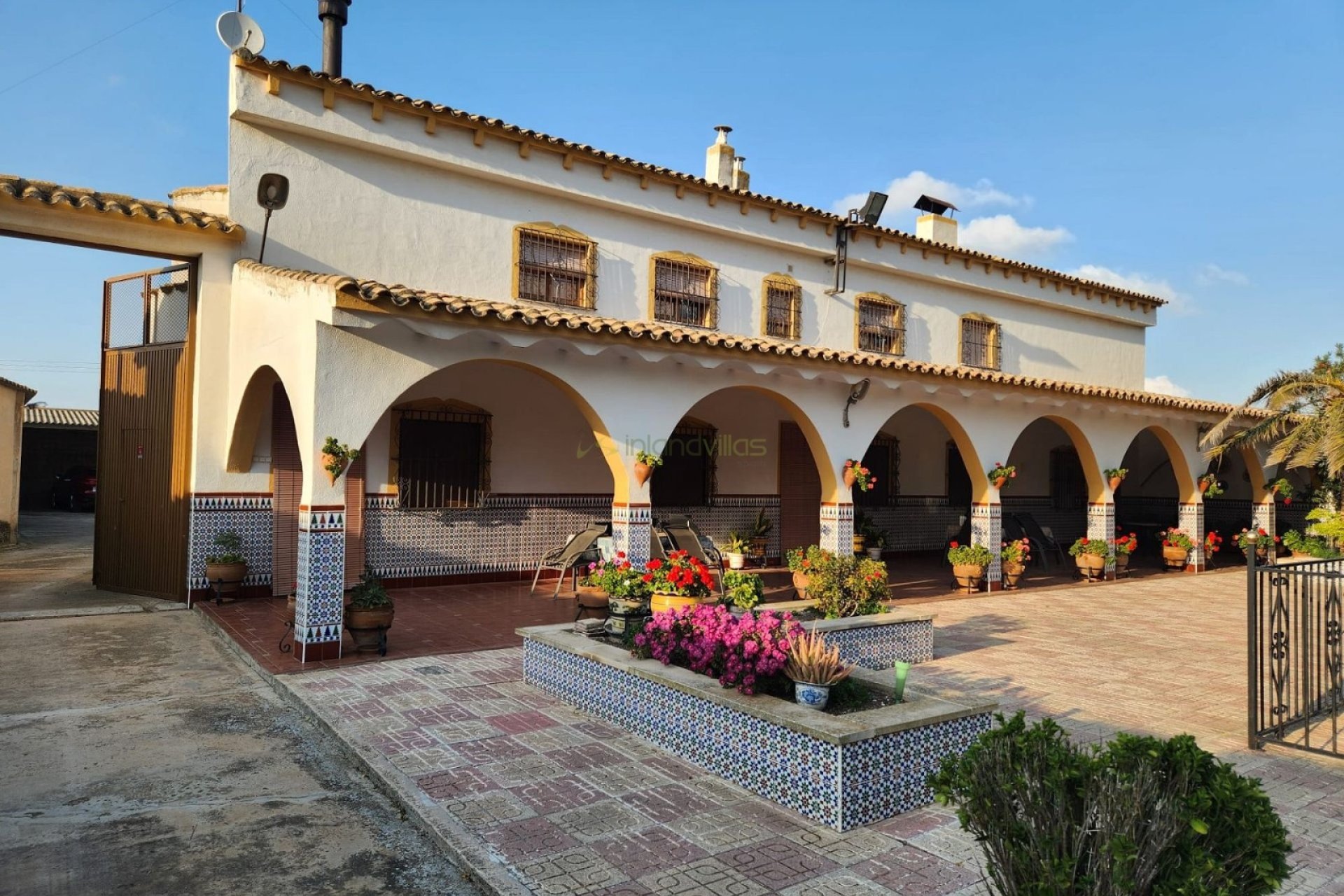 Resale - Villa -
Villena