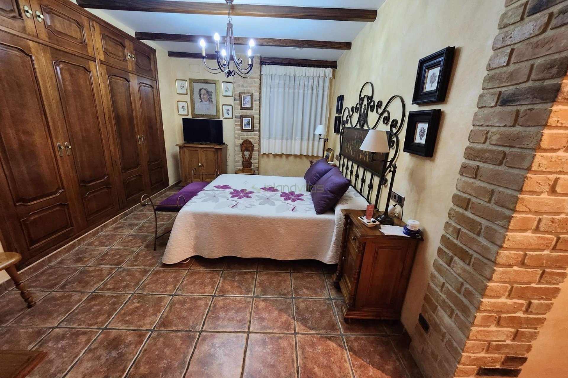 Resale - Villa -
Villena