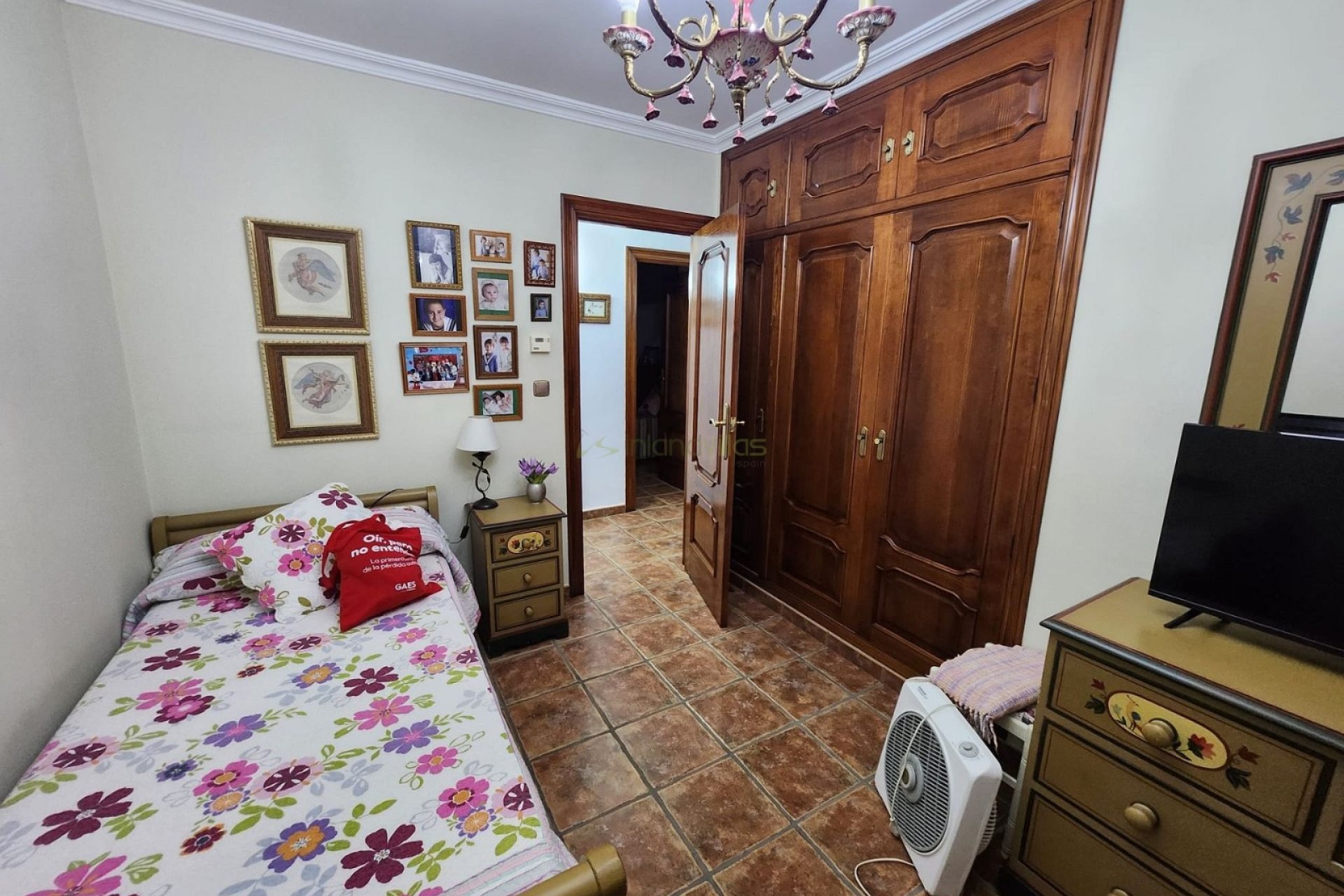 Resale - Villa -
Villena