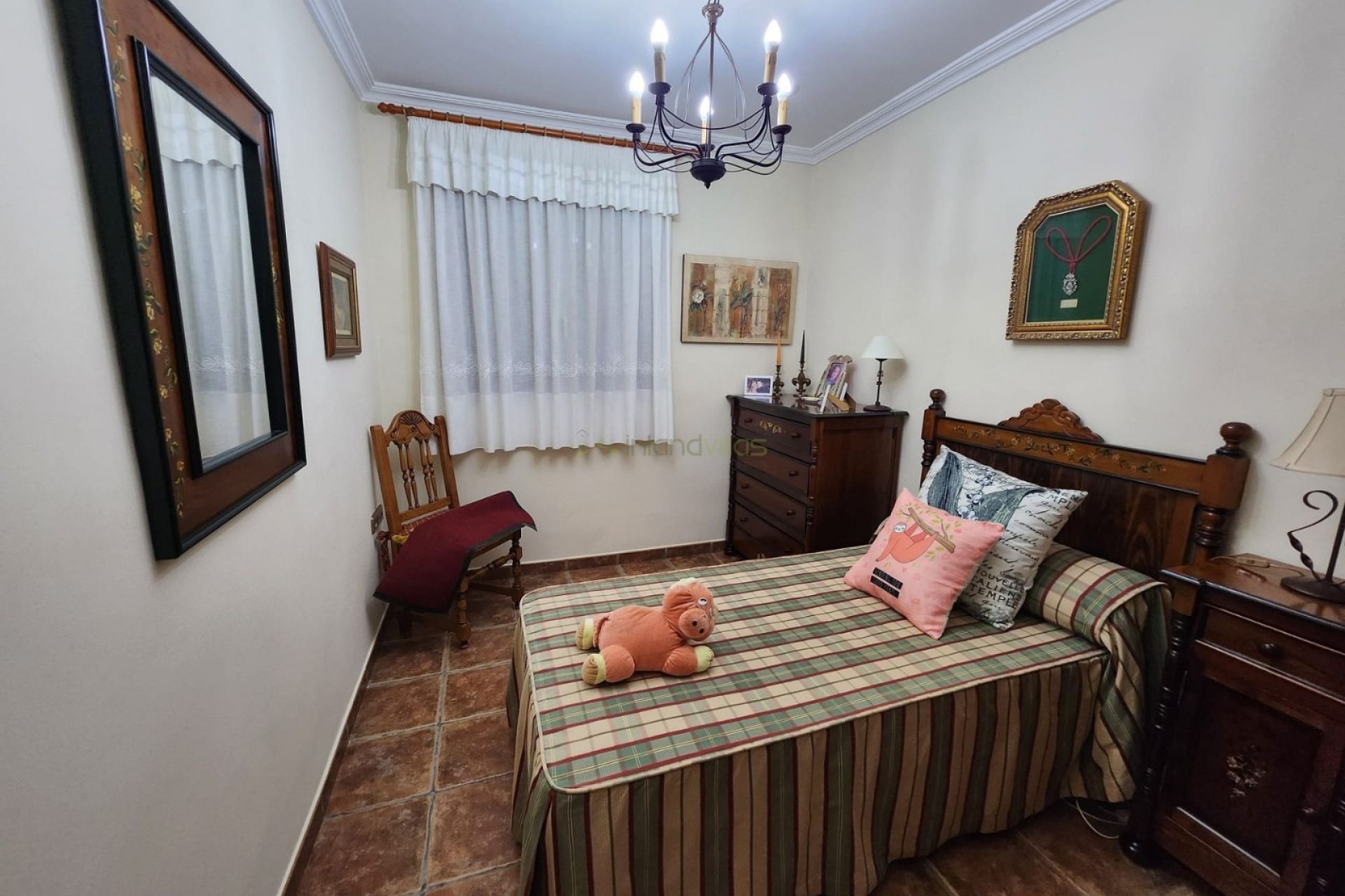 Resale - Villa -
Villena